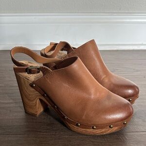 KORK-EASE Stylish Tan Leather Women's Clogs Size 8